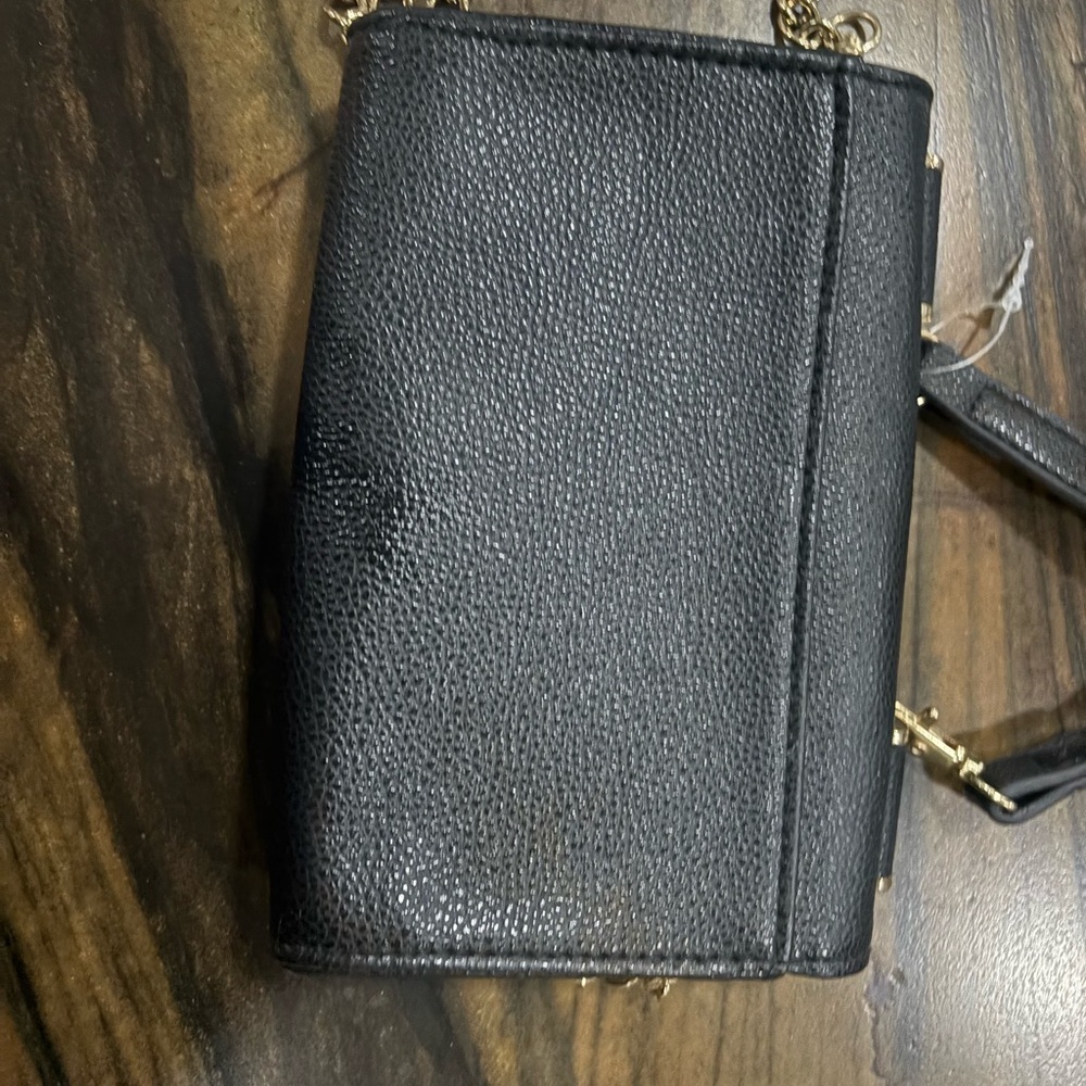 LG Black Crossbody Bag with Gold Chain - Picture 4 of 10